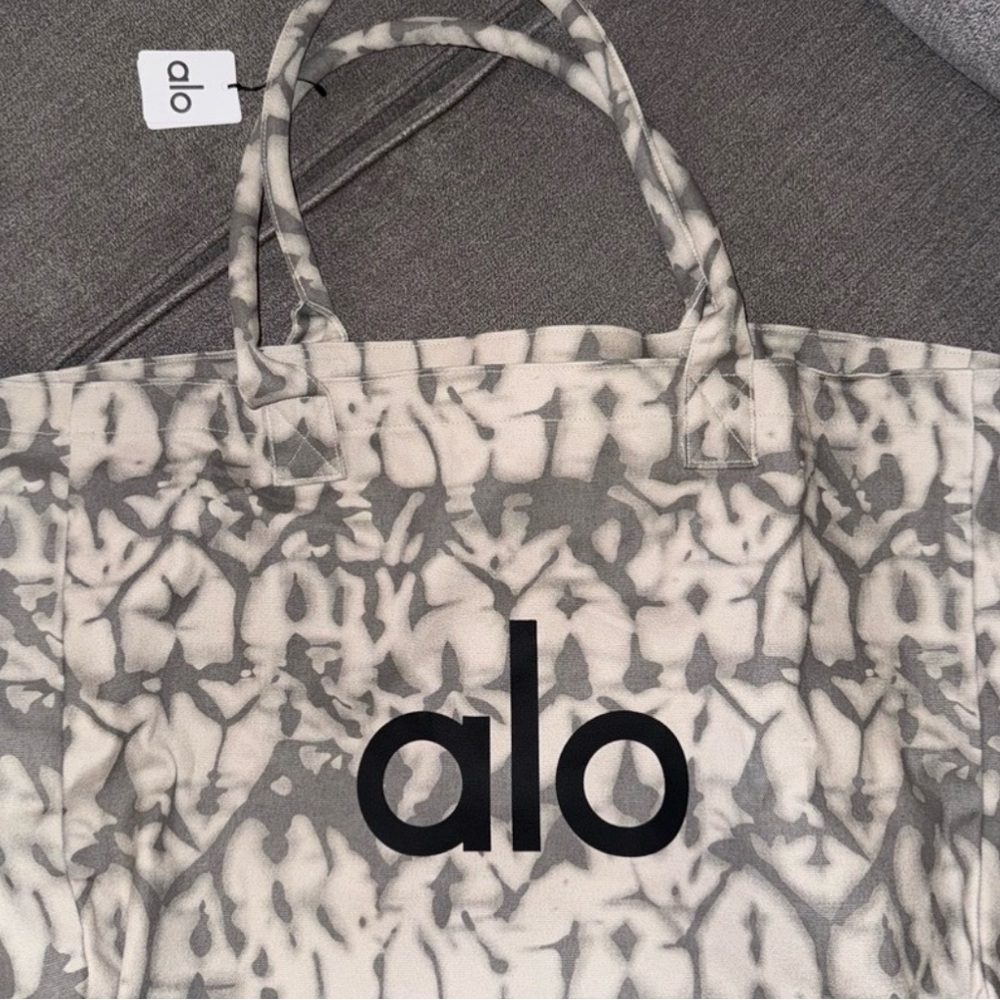 ALO Yoga Monochrome Patterned Tote Bag shopping bag 😍New with tags
